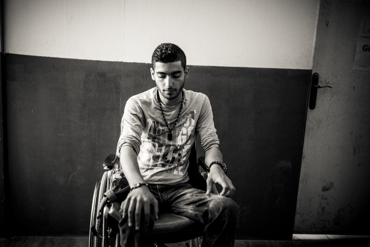 Adnan is Syrian refugee. He has been injured during the fights in Homs. Since public schools in Lebanon cant handle disabled, he's attending Nassej. He wants to become an engineer specialized in electronic.
