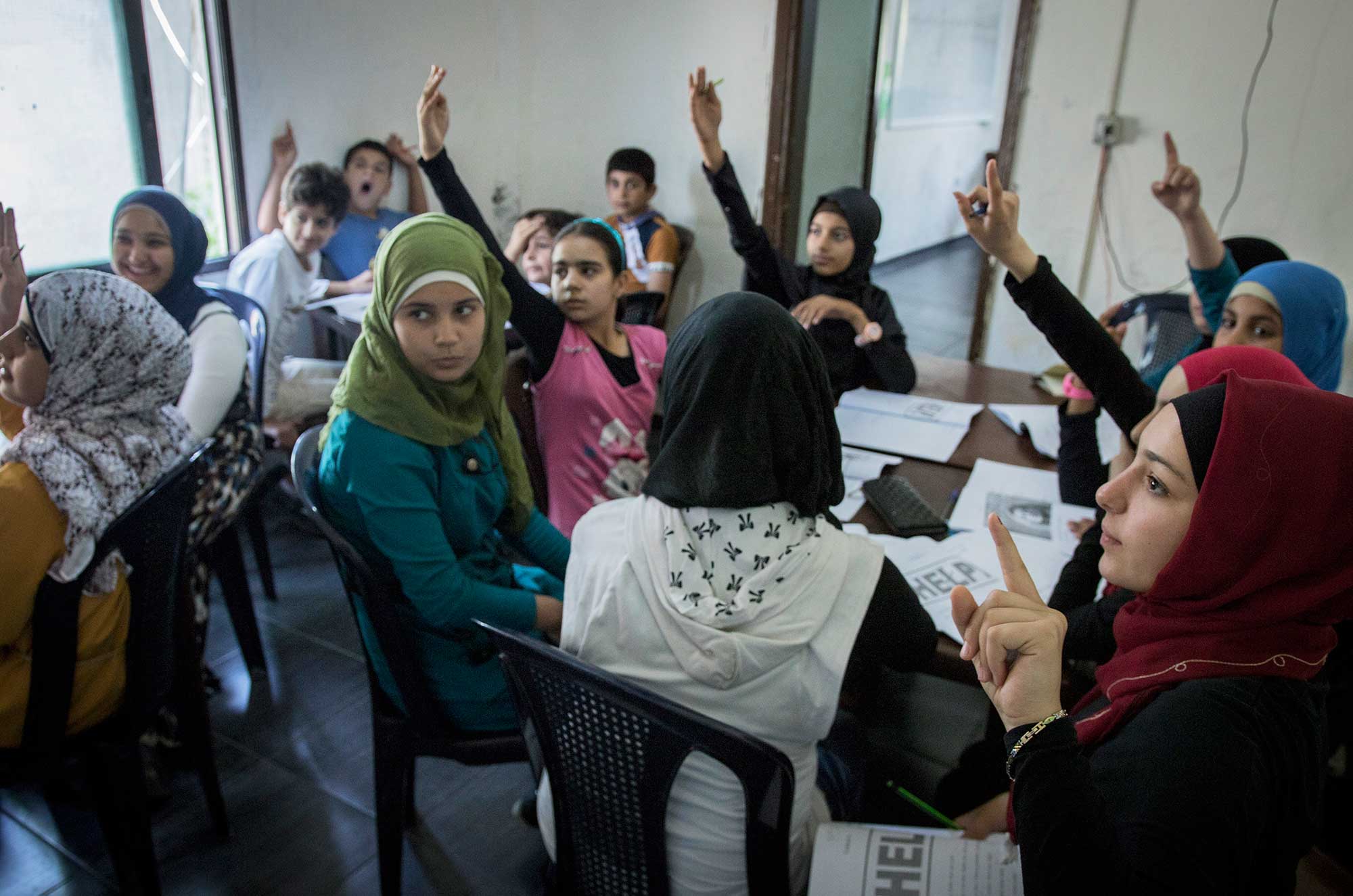 In this English class, 16 students are studying hard to improve their skills. The class is comprised of Syrian, Palestinian and Lebanese youth.