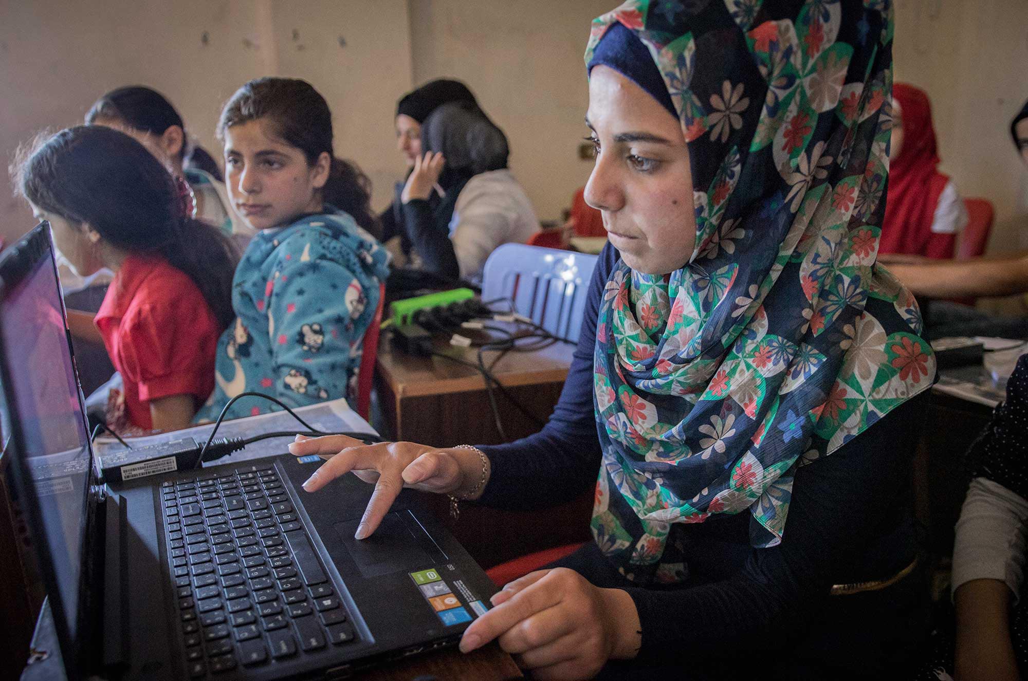 bln7 Refugee education in Lebanon includes computer courses for this Syrian girl