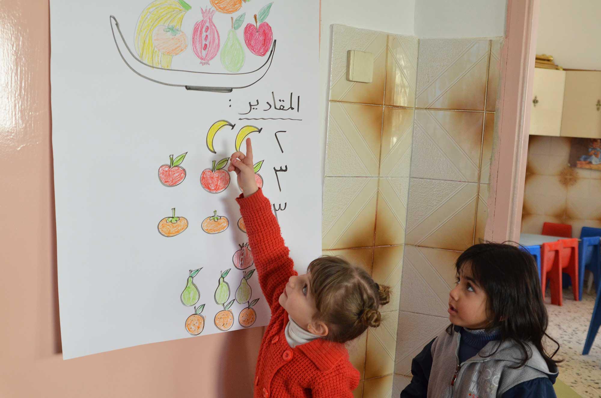 Children use a fruit salad recipe to learn scientific concepts in Gaza preschools.
