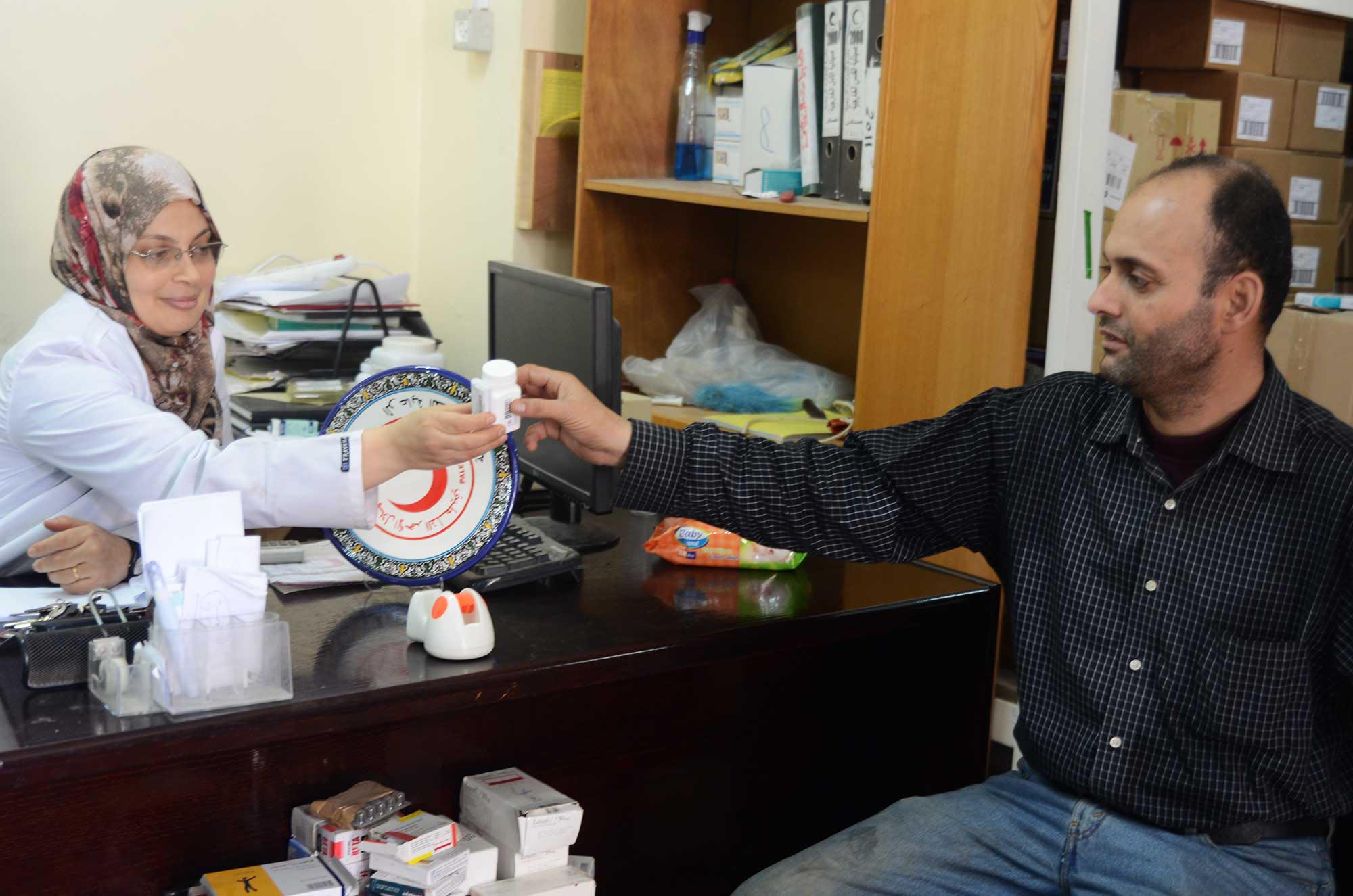 DELIVERING-MEDS-4 For many Gaza families, Al-Quds hospital is the only facility that offers affordable and quality health care.
