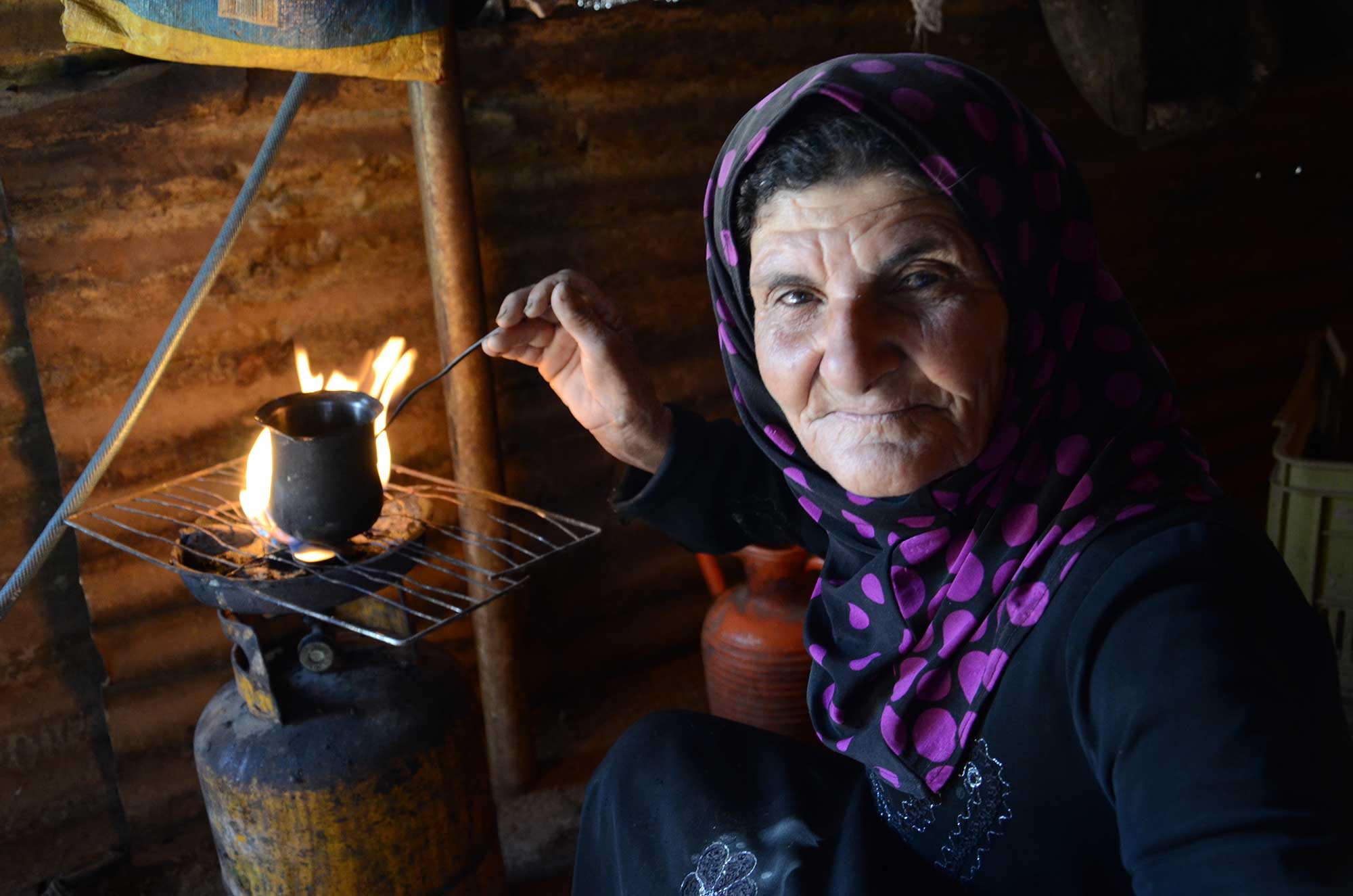 Natheera heats up a pot of tea over the biogas-powered burner.