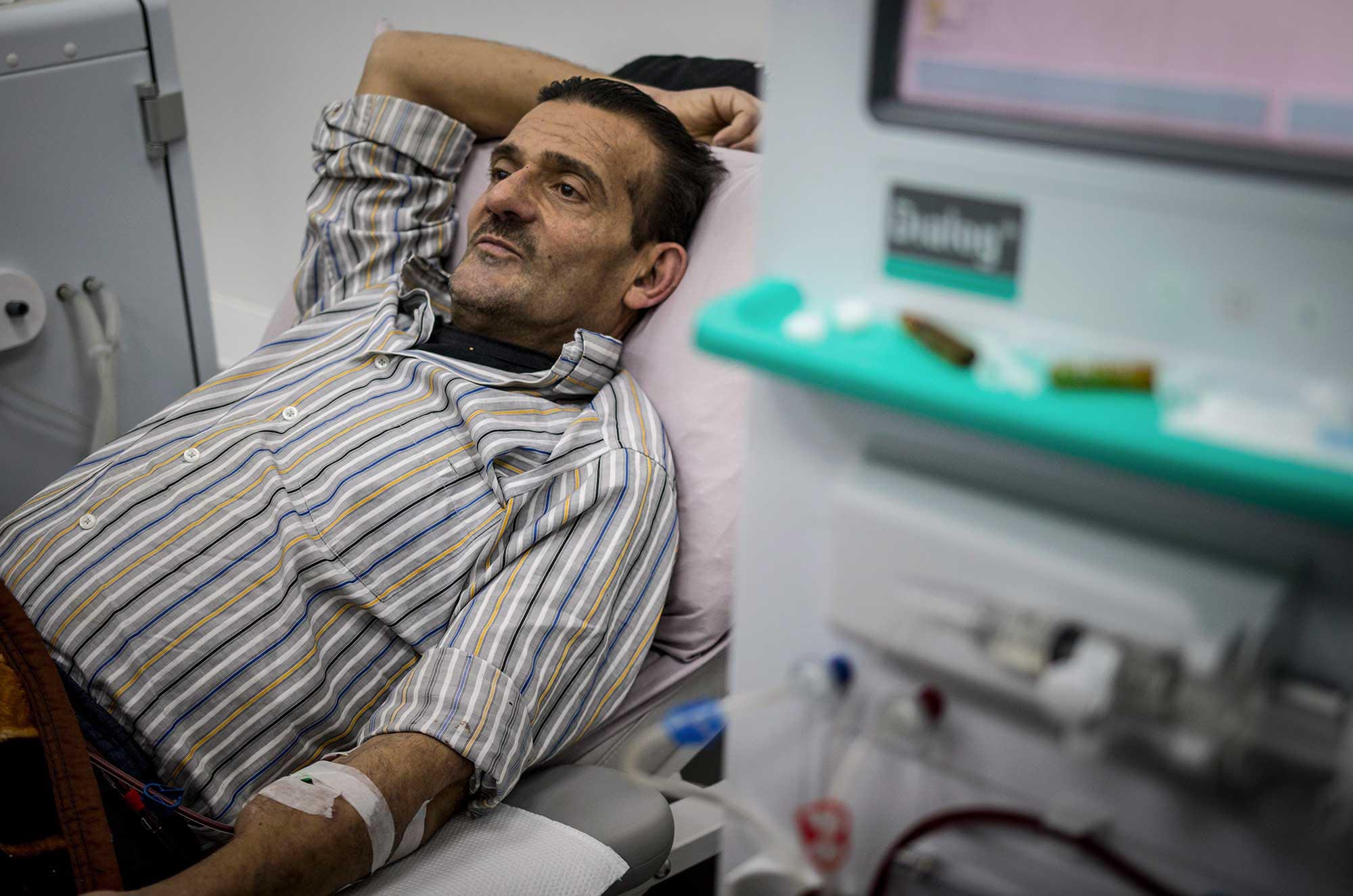 5_KidneyCareUnit_BeddawiCamp_15317_AK A new kidney dialysis unit has been installed at Safad Hospital in Beddawi Palestinian refugee camp.