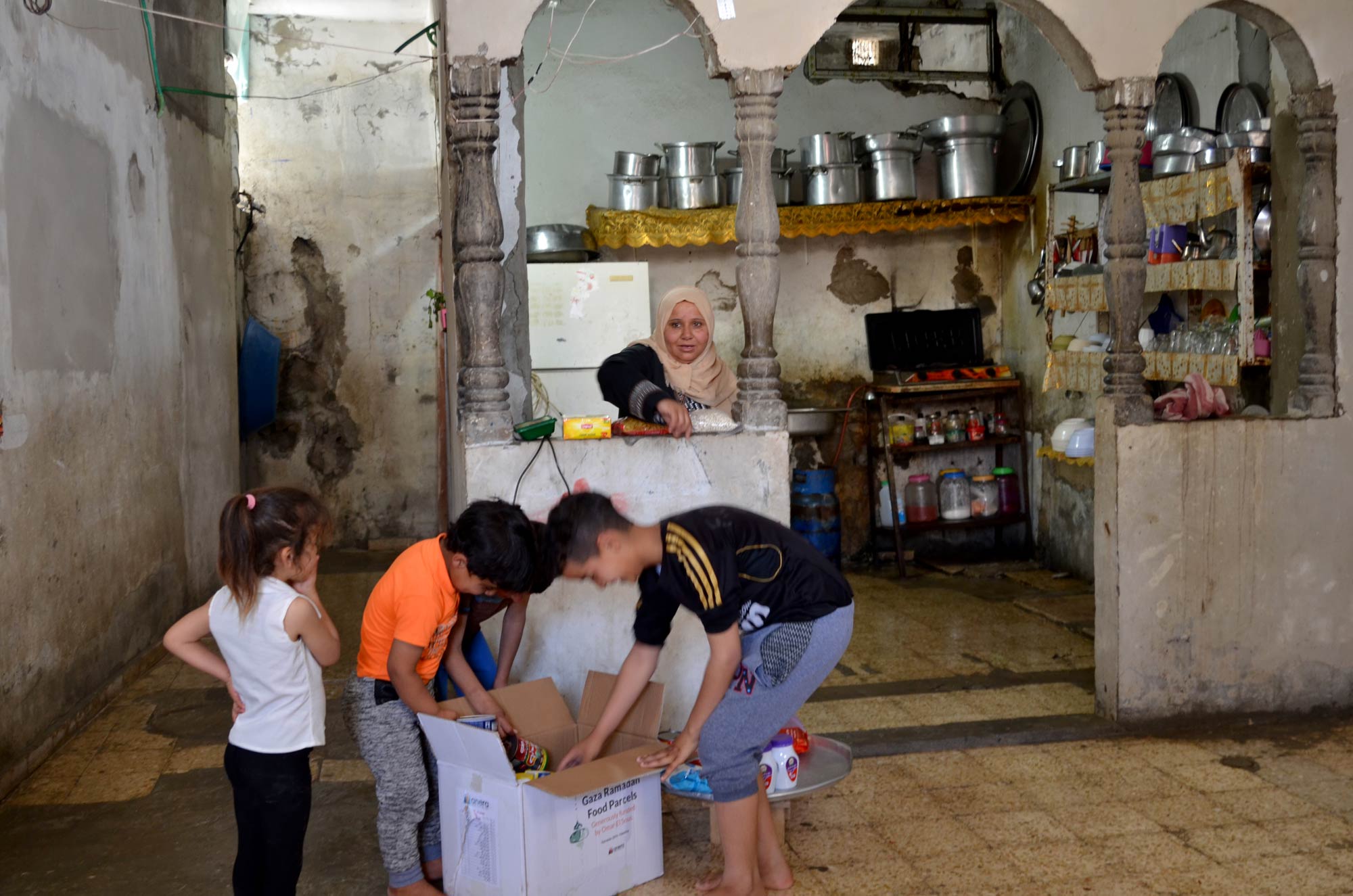 Gaza, food-aid, iftar, food, aid Rihab is going to cook white beans for their iftar meal.