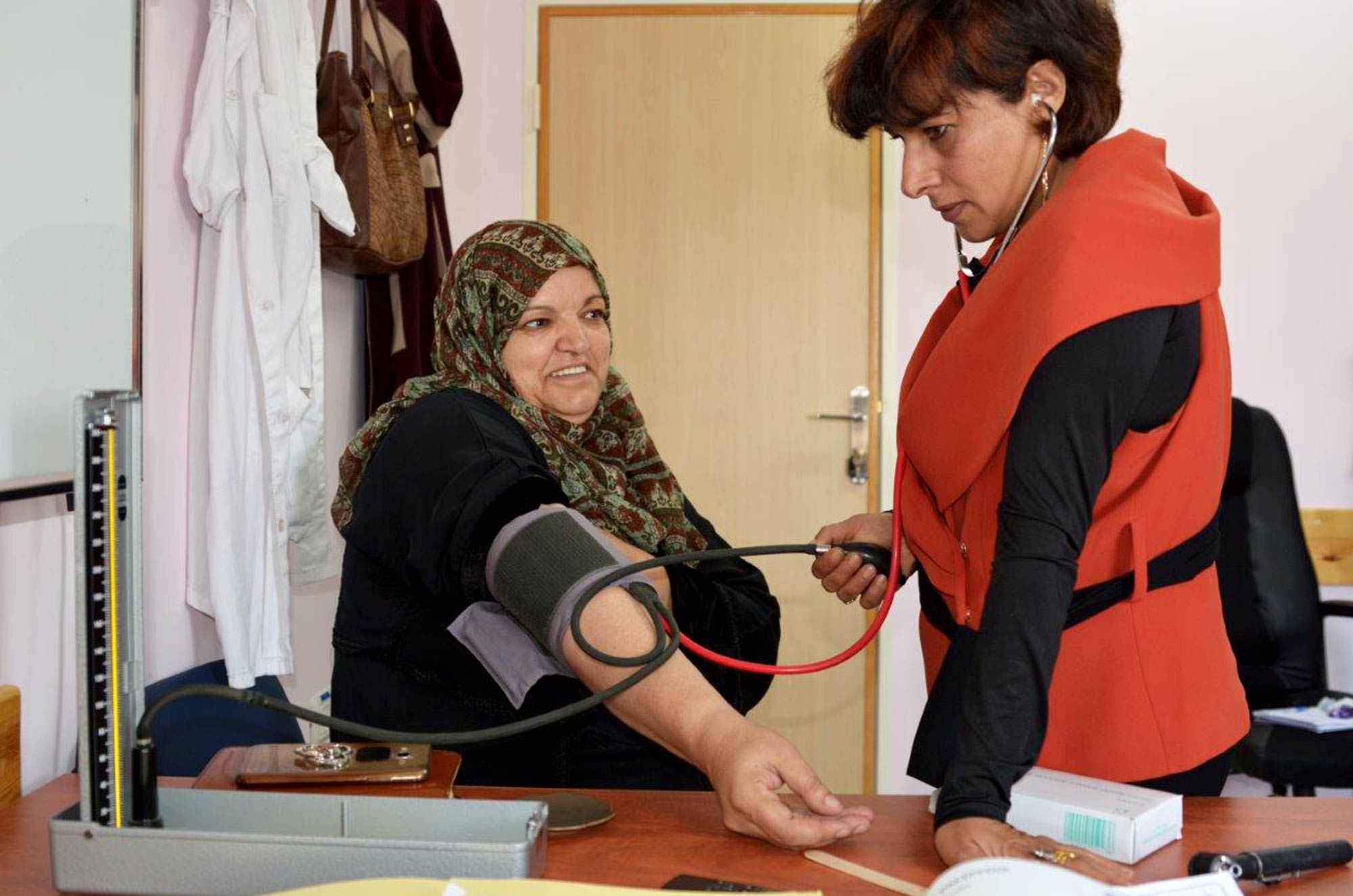 Walajeh, Clinic, PCID, health-care, healthcare, Palestine “I’ve been working for 16 years and only now can I say I have the opportunity to make a difference,” says Dr. Fathiya of the new clinic in Al-Walajeh. Siham, her patient, is equally enthusiastic: “I can finally get treated in a clinic near my home.” Previously she had to take two buses to get to a clinic. “When I think back to the days when it took forever for the bus to arrive, I shiver. Thank God that’s all over!”