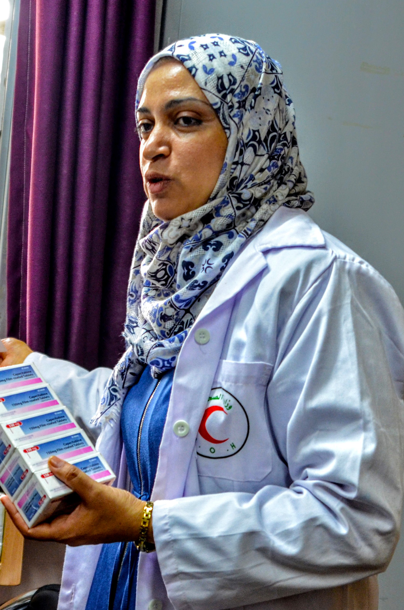 A patient fills her prescription with the pharmacist. Gaza cancer patients now have access to a full course of medicine at the Al Shifa Hospital pharmacy.
