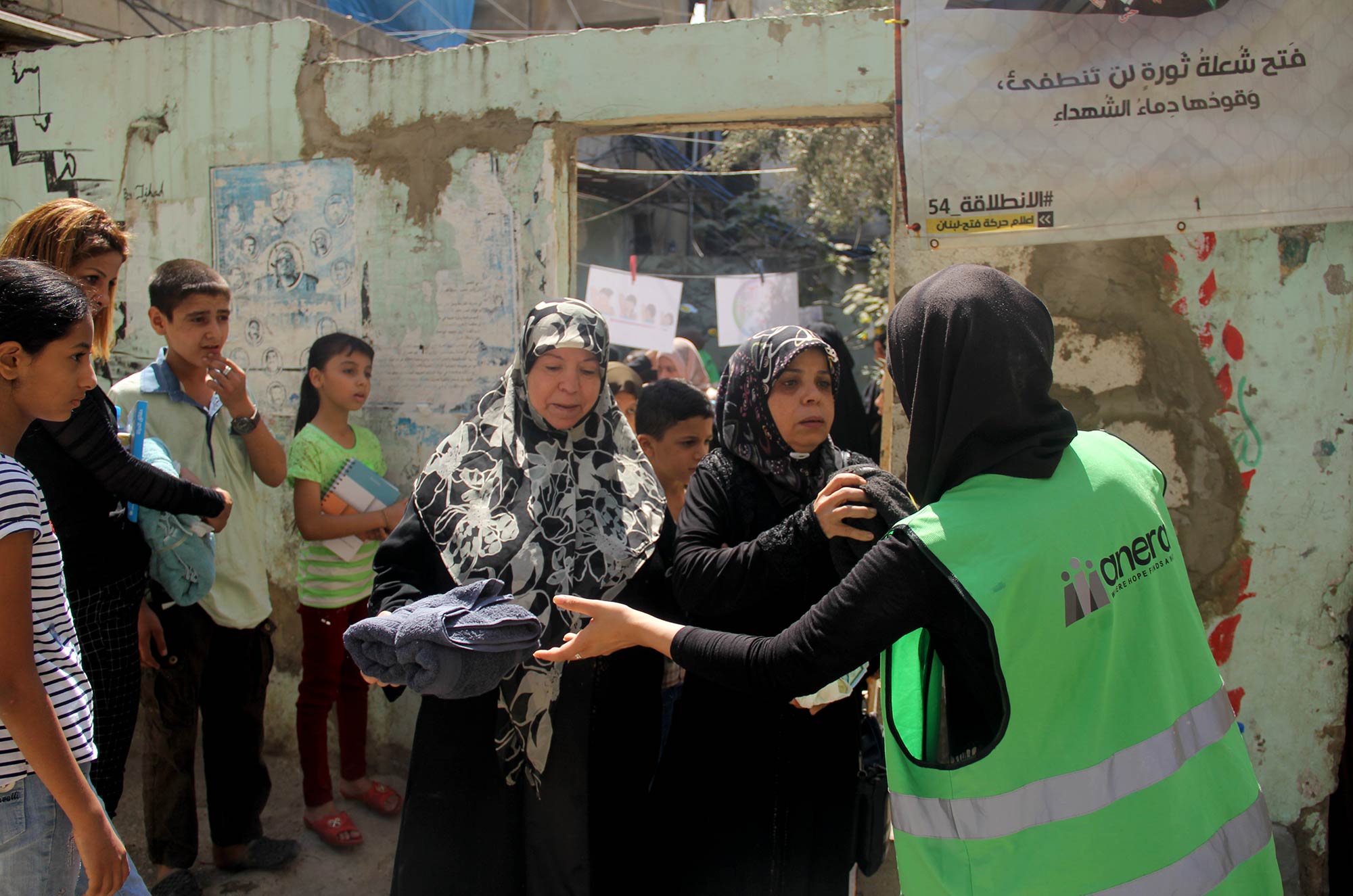 Anera distributes hygiene kits to participants.