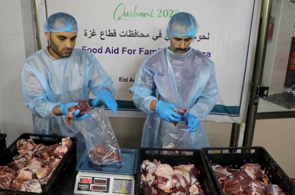 Weighing out the meat packages for Anera's Qurbani distributions in Gaza, 2023.