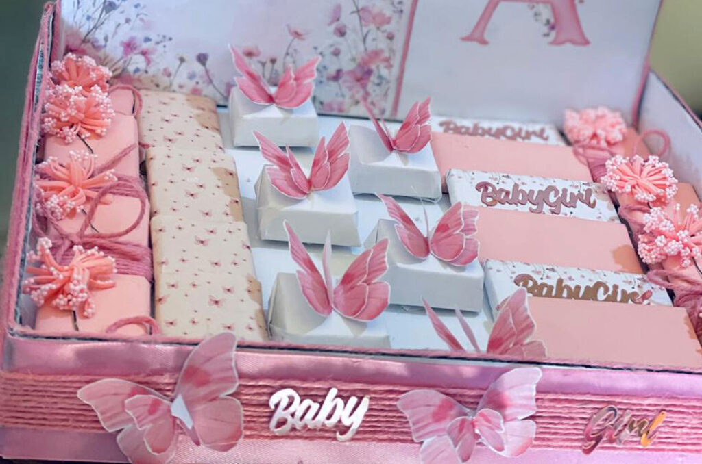 A baby shower decoration created by one of Anera's decoration course students.