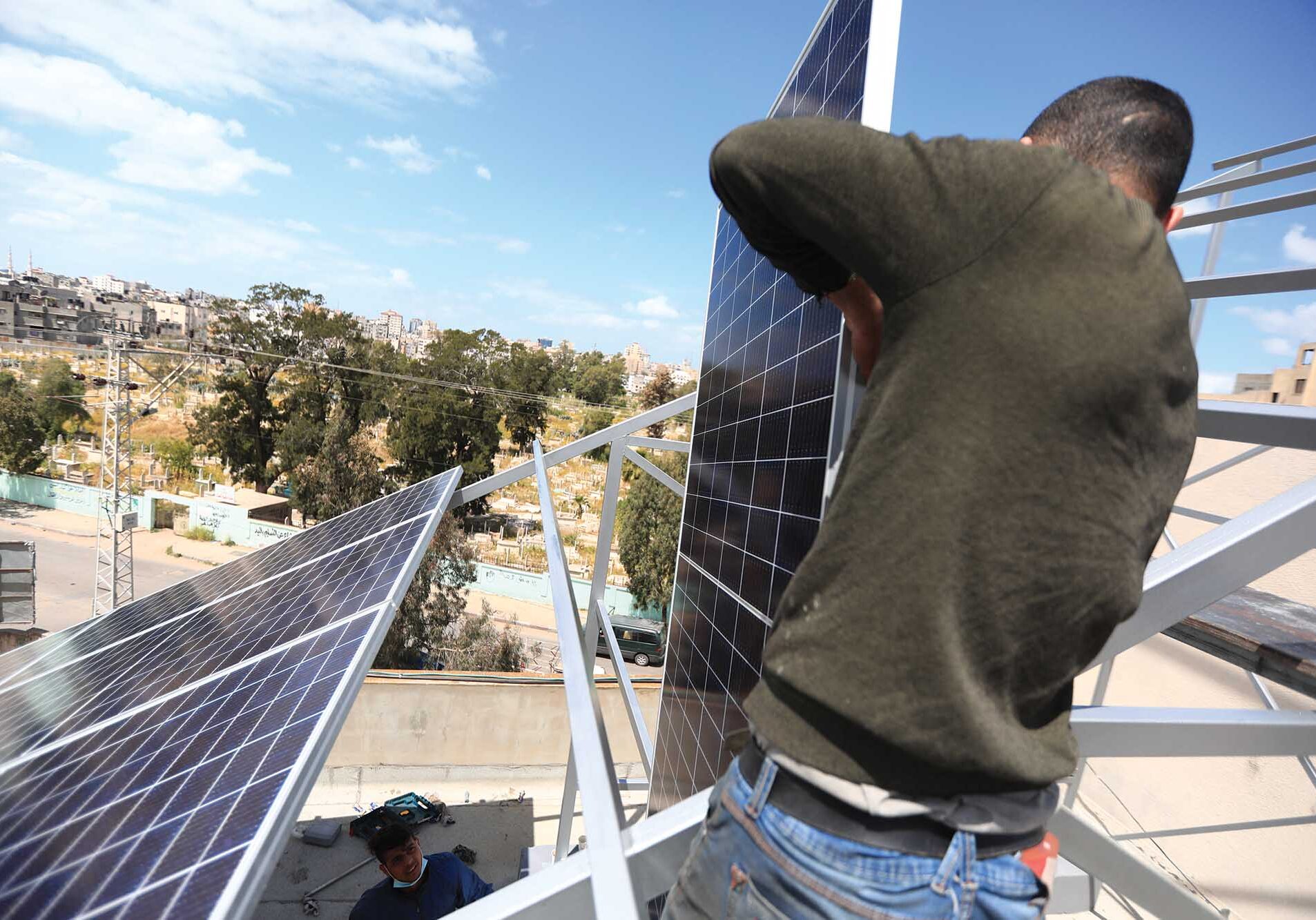 Anera installed a solar power system
at the Palestinian Red Crescent
Society in Deir Al Balah, which
benefits more than 6,000 patients
every month.